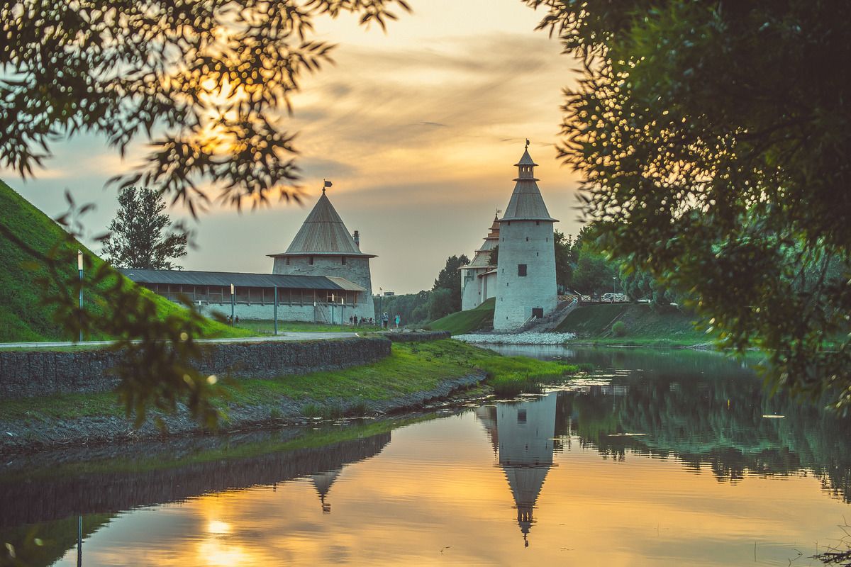"Любуемся Псковом. Господи, какой большой город! Точно Париж!…»