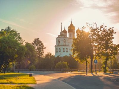 "Любуемся Псковом. Господи, какой большой город! Точно Париж!…»