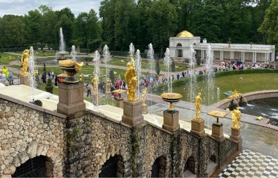 Экскурсия в Ораниенбаум. Большой Меншиковский дворец. Петергоф. Нижний Парк