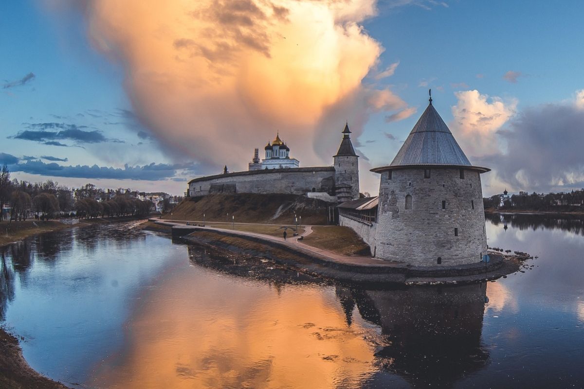 "Любуемся Псковом. Господи, какой большой город! Точно Париж!…»
