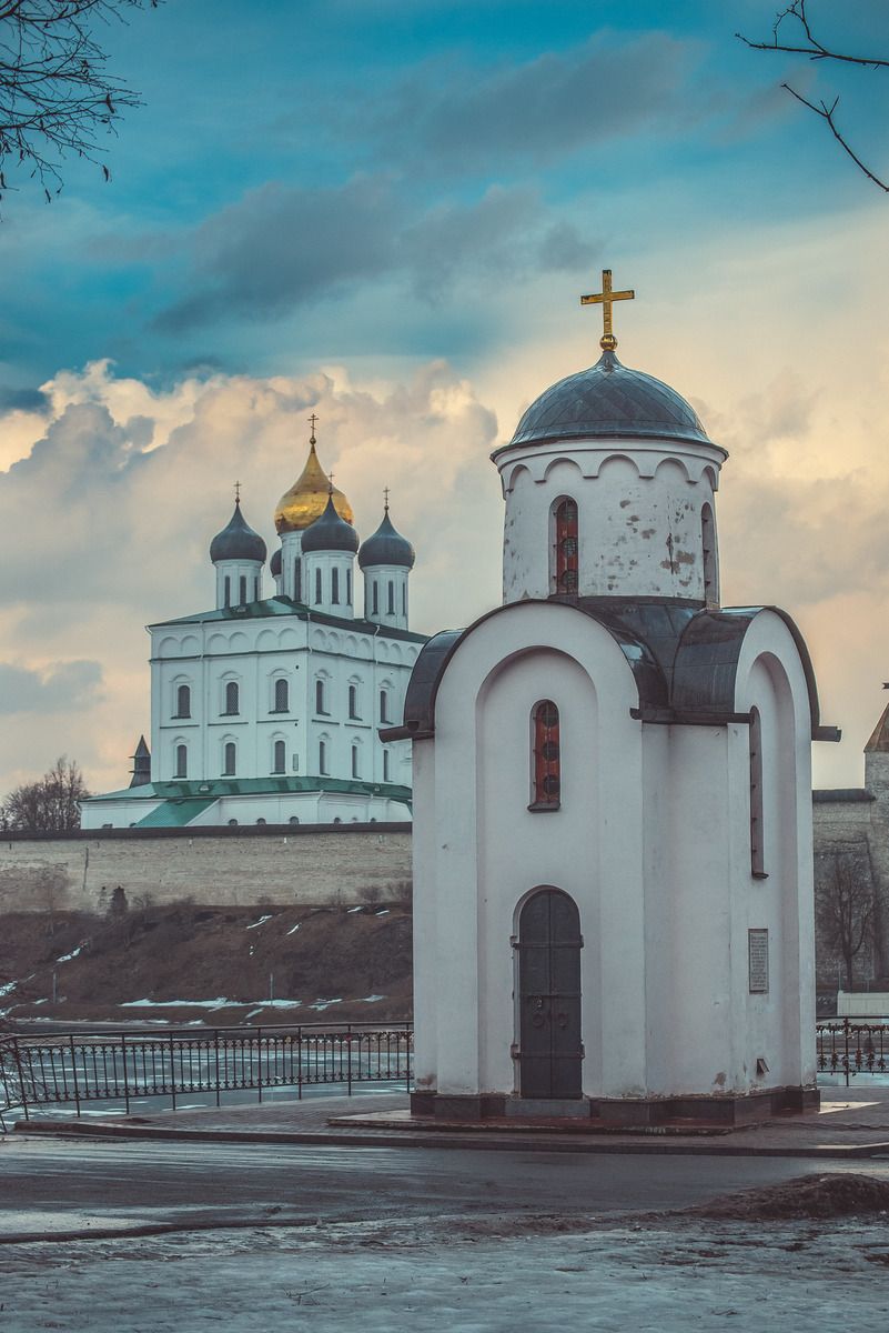 "Любуемся Псковом. Господи, какой большой город! Точно Париж!…»