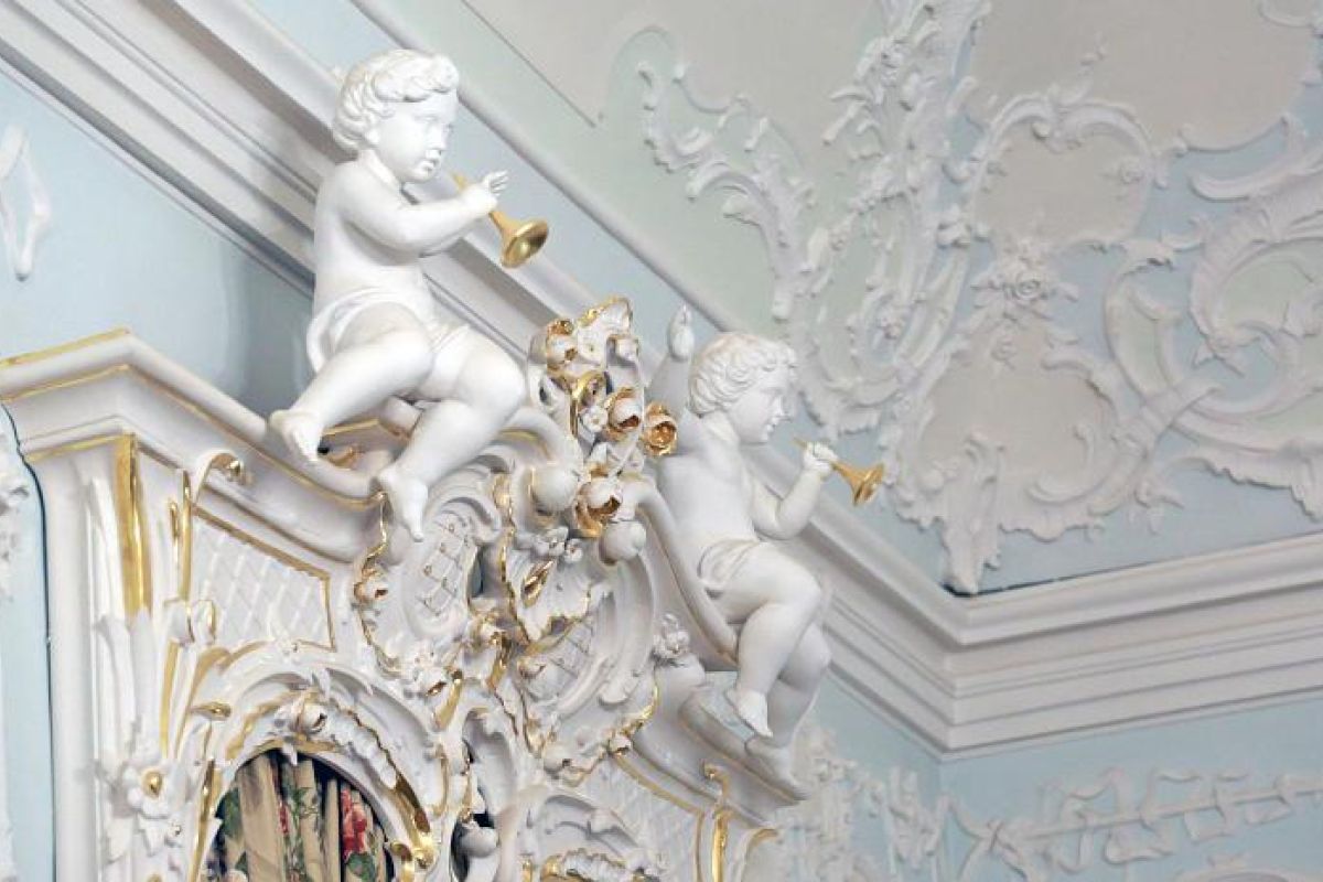 Экскурсия в Ораниенбаум. Большой Меншиковский дворец. Петергоф. Нижний Парк