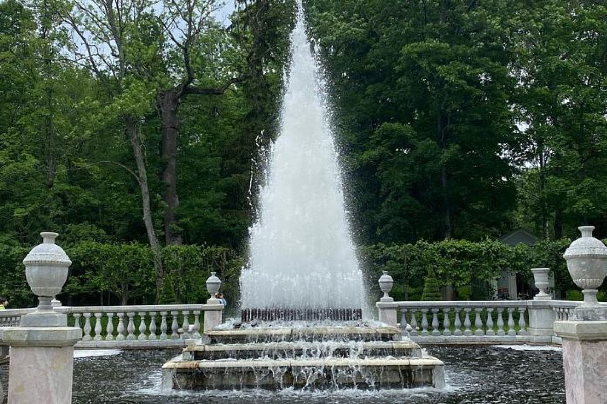 Экскурсия в Ораниенбаум. Большой Меншиковский дворец. Петергоф. Нижний Парк