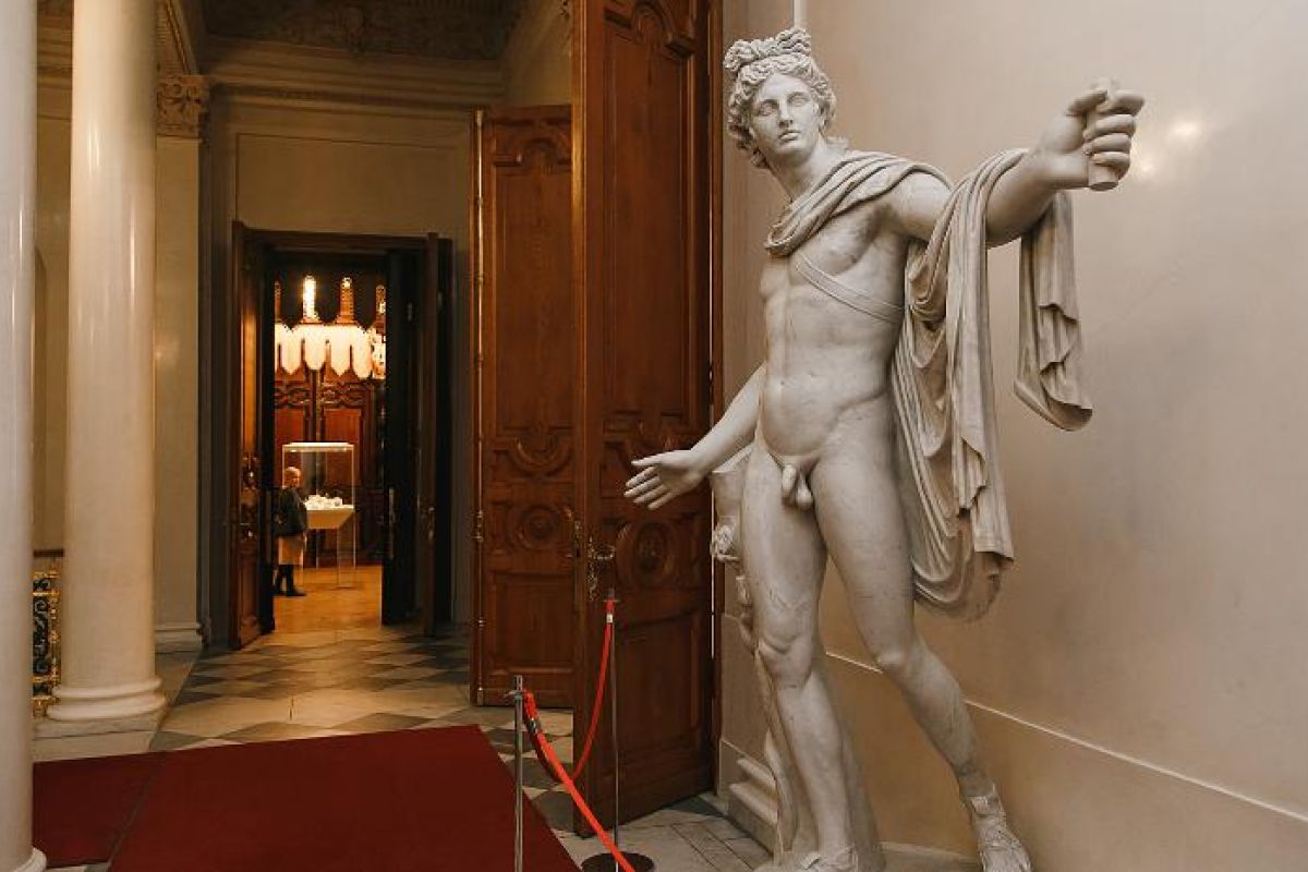 Обзорная экскурсия по Санкт-Петербургу.  Музей Фаберже в Шуваловском дворце.