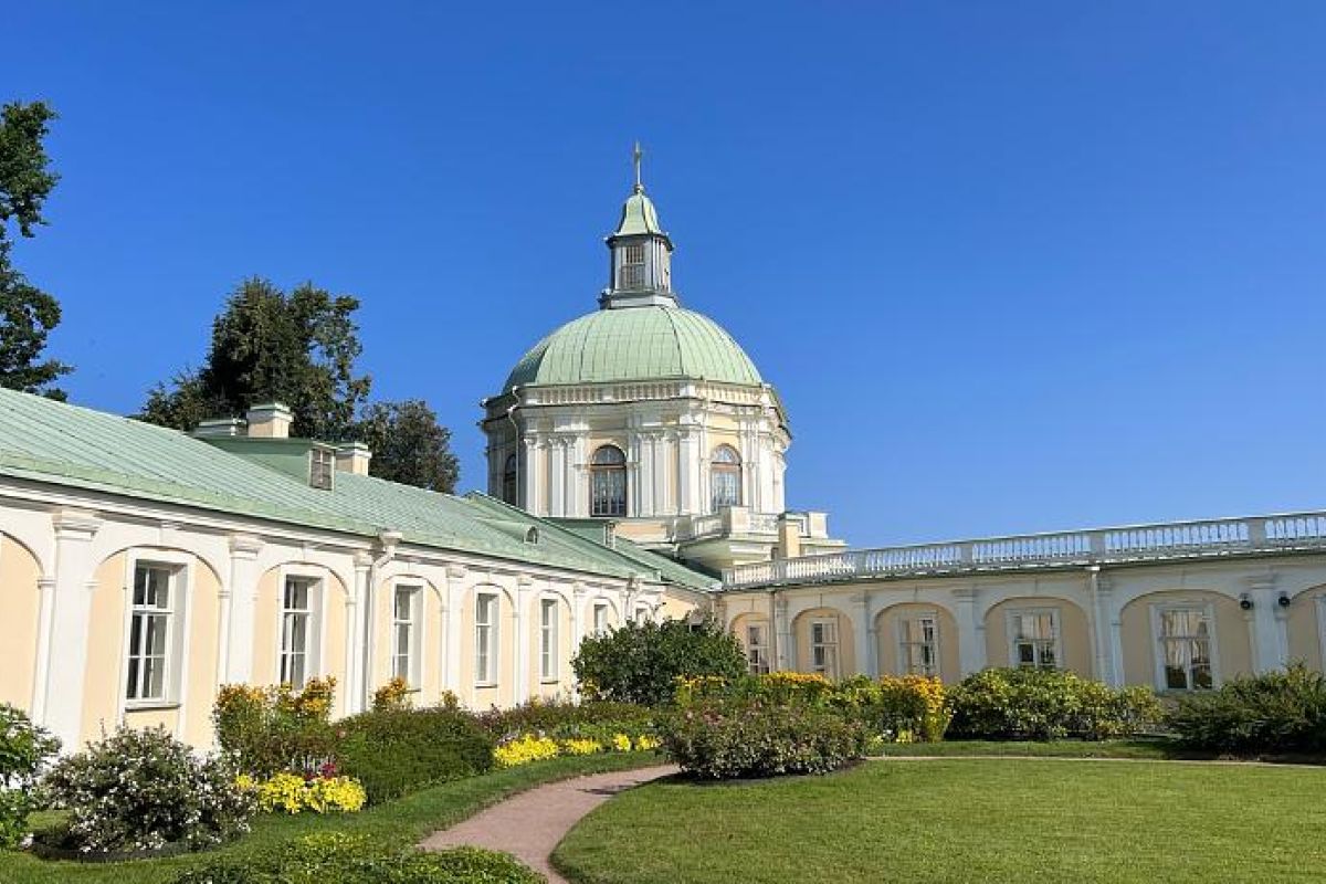 Экскурсия в Ораниенбаум. Большой Меншиковский дворец. Петергоф. Нижний Парк