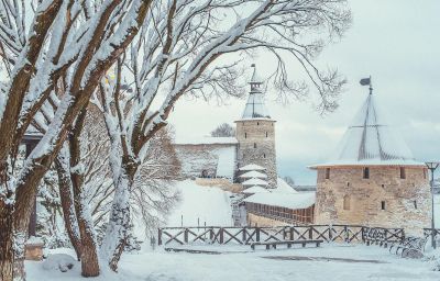 "Любуемся Псковом. Господи, какой большой город! Точно Париж!…»